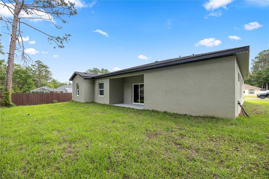 Exterior details and patio area of a home in , Citrus Springs (Image 4).