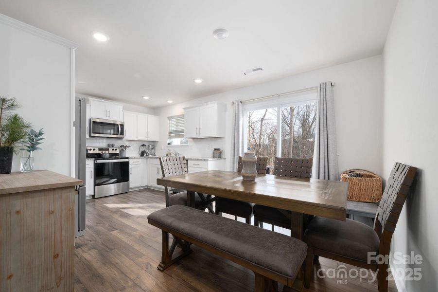 Dining Area has Outside Access Dining Area has Outside Access