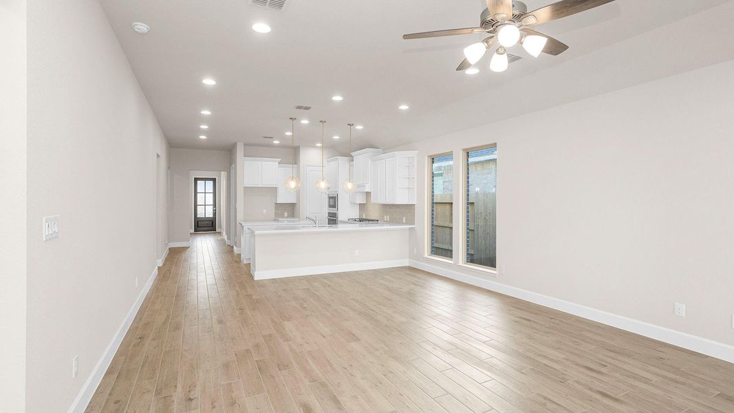 Spacious, unfurnished interior of a new home in Escondido 45', Magnolia (Image 12).