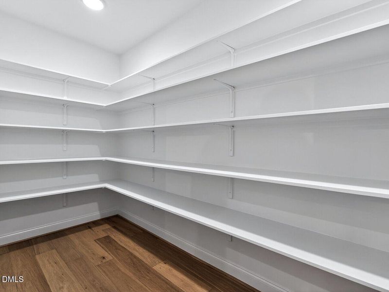 020-1280x960-pantry