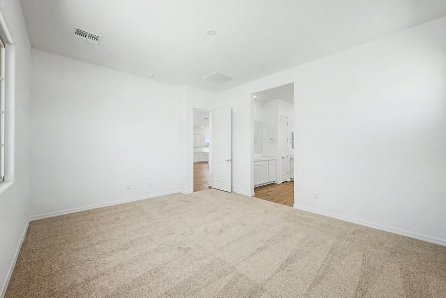 Spacious, unfurnished interior of a new home in Empire Pointe, Queen Creek (Image 11).
