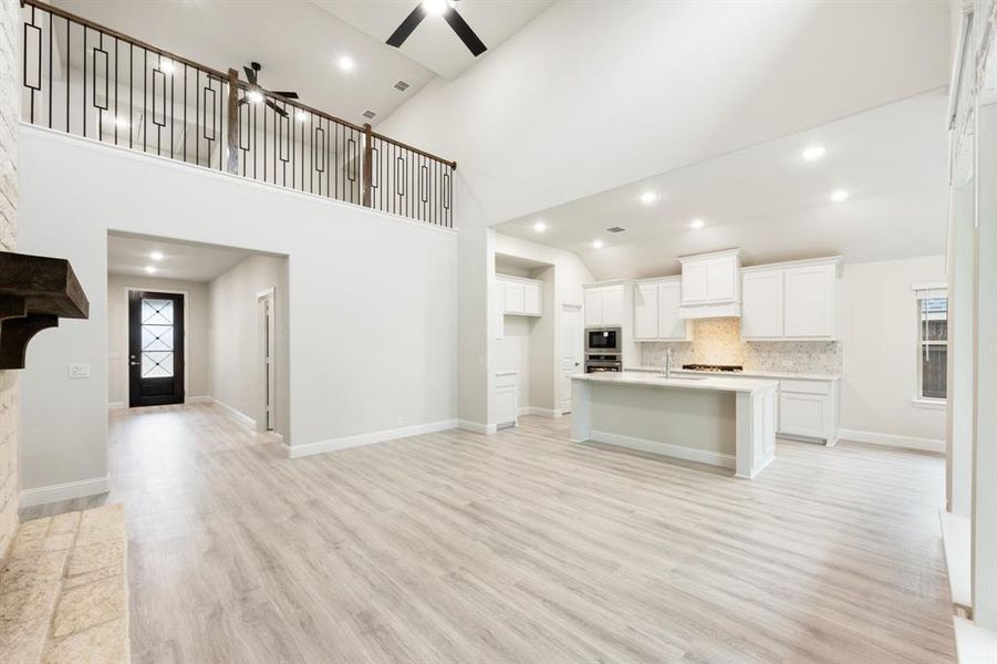 Spacious, unfurnished interior of a new home in Star Ranch, Godley (Image 29).