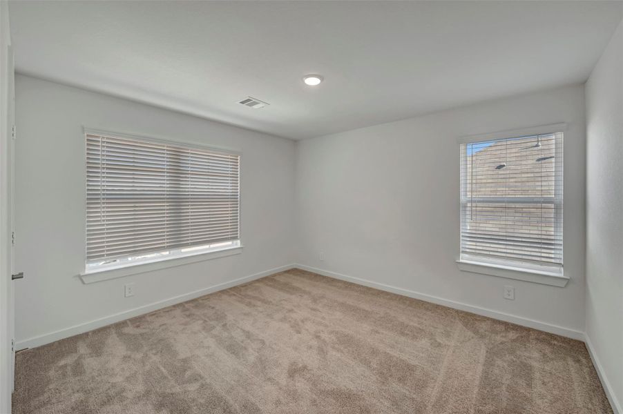 Spacious, unfurnished interior of a new home in Lone Star Landing, Montgomery (Image 32).