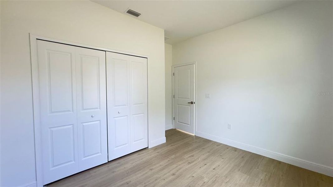 Spacious, unfurnished interior of a new home in , Dunnellon (Image 11).
