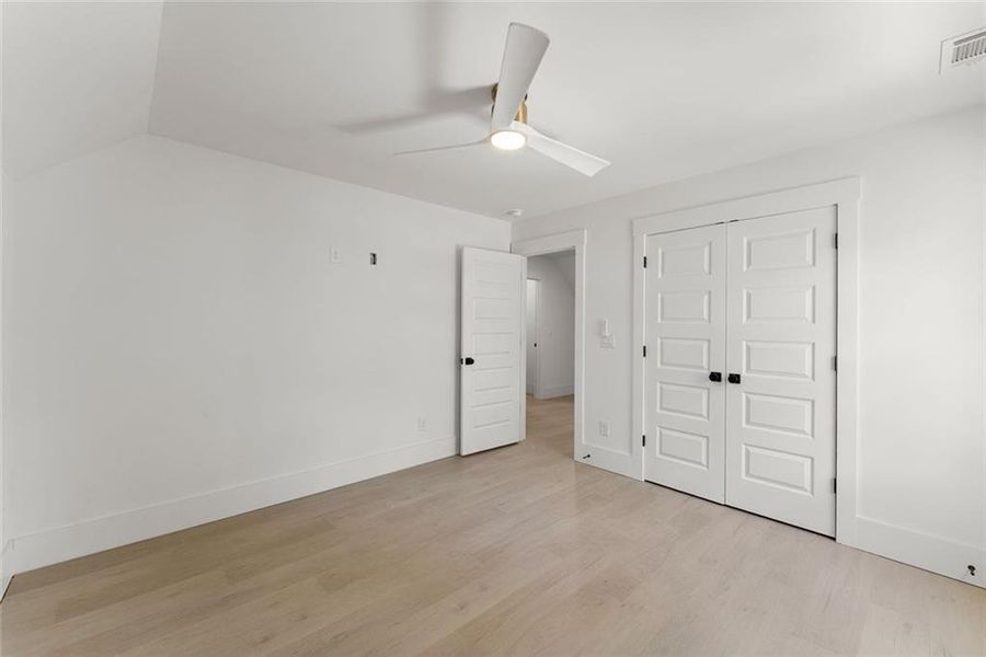 Spacious, unfurnished interior of a new home in , Gainesville (Image 38).