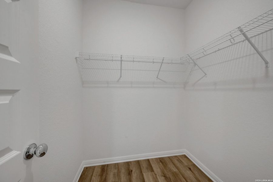 Spacious, unfurnished interior of a new home in Mesquite Ridge, San Antonio (Image 13).