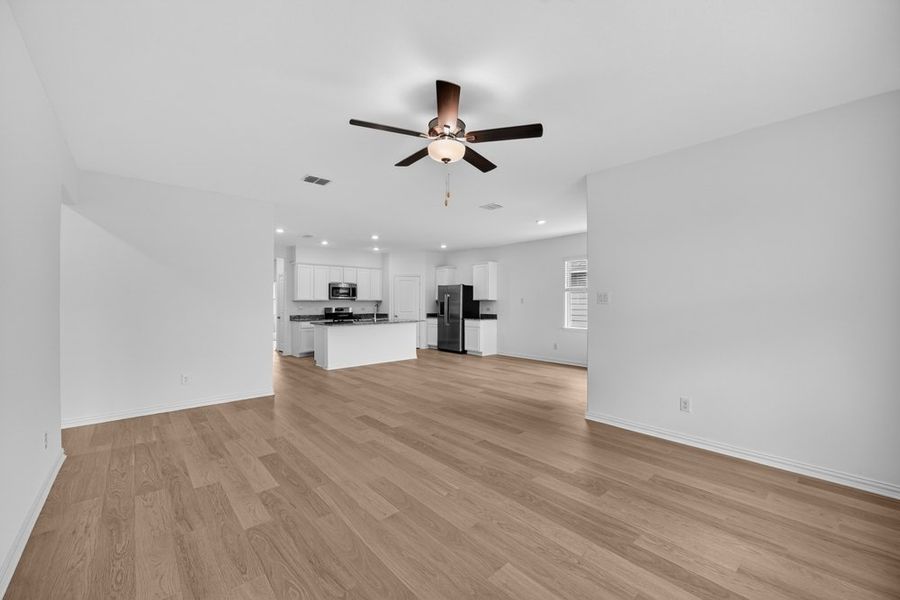 Spacious, unfurnished interior of a new home in River Ridge, Crandall (Image 15).