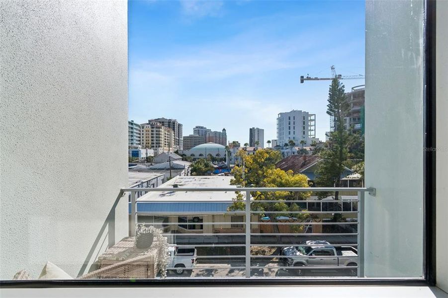 Condo located in Sarasota, FL showcasing its design and architecture (Image 42).