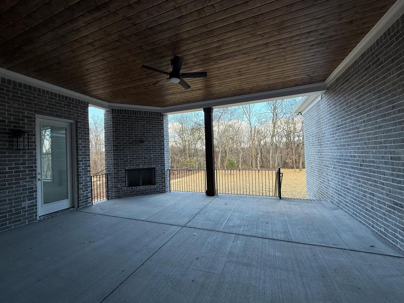 The Dresden D Outdoor Living Area