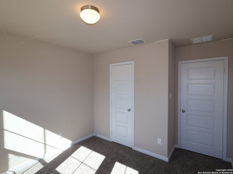 Spacious, unfurnished interior of a new home in Hunters Ranch, San Antonio (Image 20).