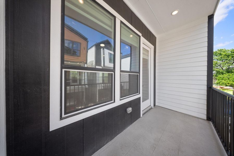 Exterior details and patio area of a home in Griggs Landing, Houston (Image 3).