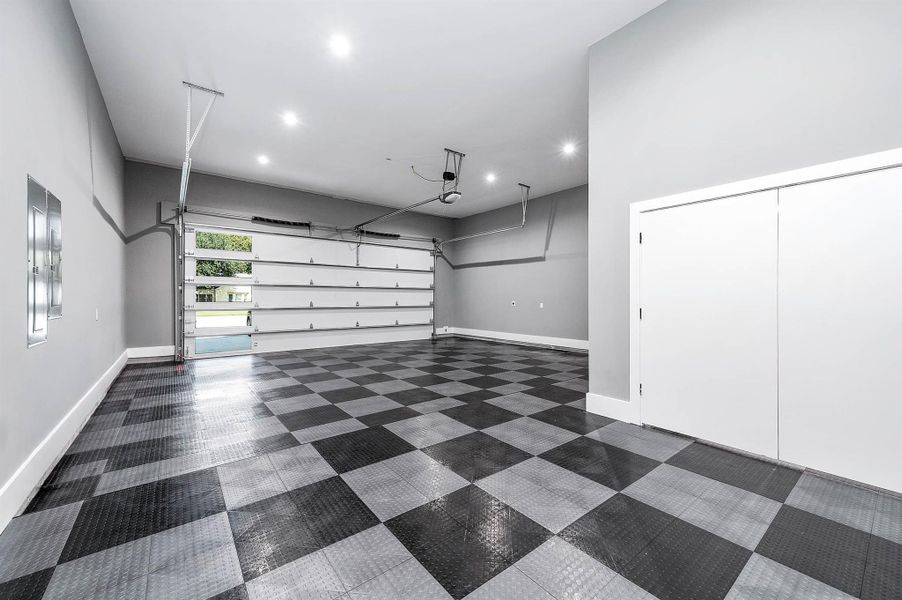 Spacious, unfurnished interior of a new home in , Houston (Image 24).