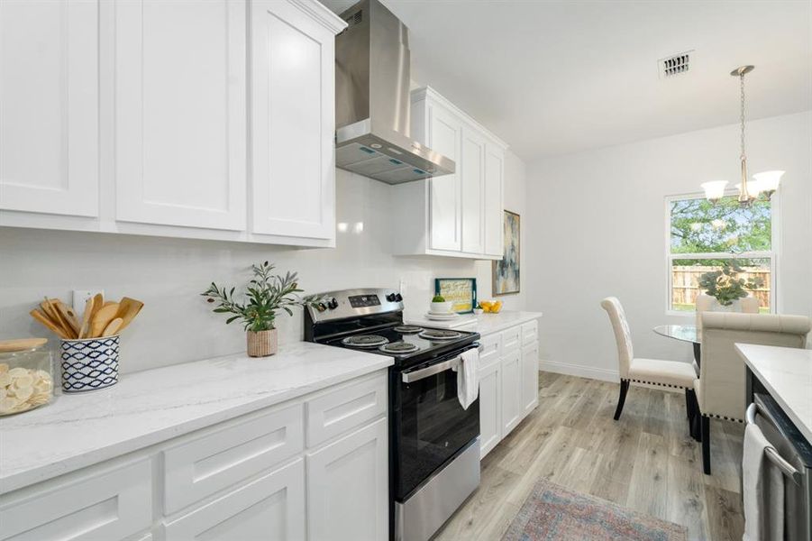 Furnished interior view inside a new home in , Gun Barrel City (Image 10).