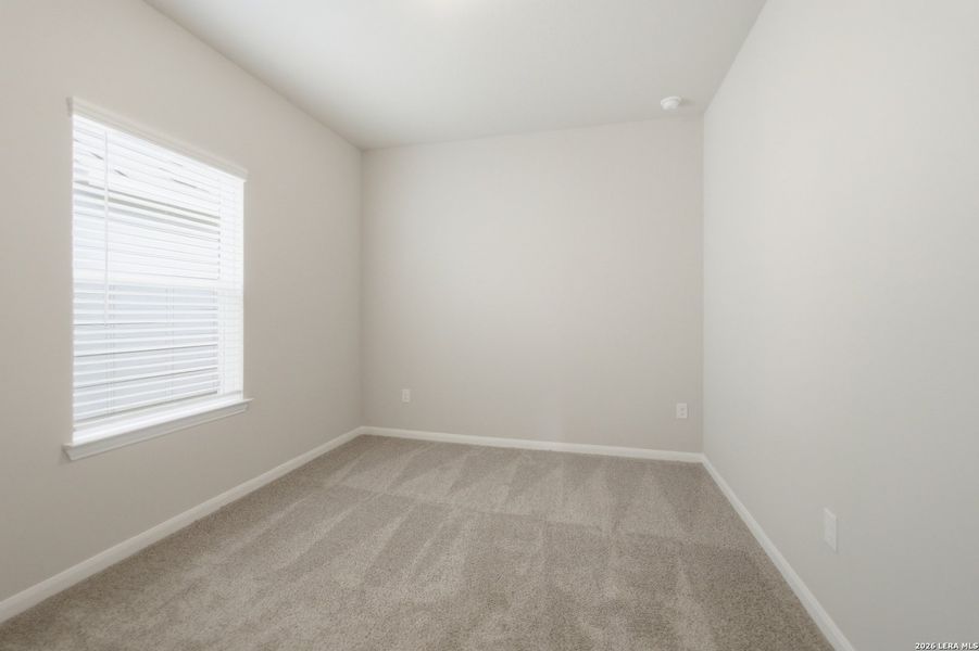 Spacious, unfurnished interior of a new home in Hennersby Hollow, San Antonio (Image 25).