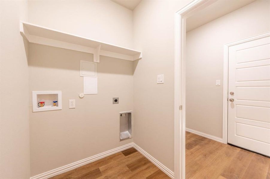 Spacious, unfurnished interior of a new home in Trails of Fossil Creek, Fort Worth (Image 27).