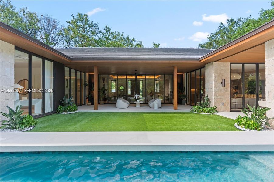 Exterior details and patio area of a home in , Miami (Image 32).