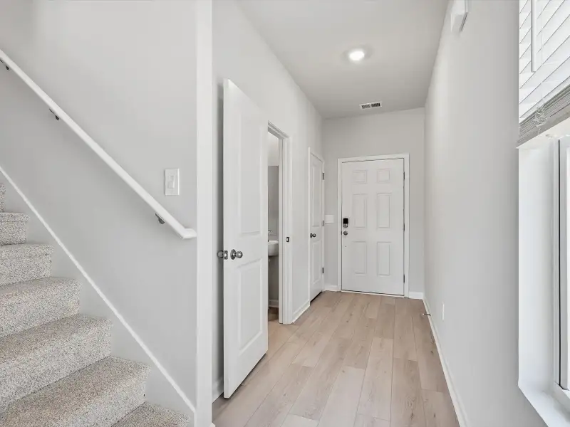 Spacious, unfurnished interior of a new home in Pleasant Brook, Greenville (Image 8).