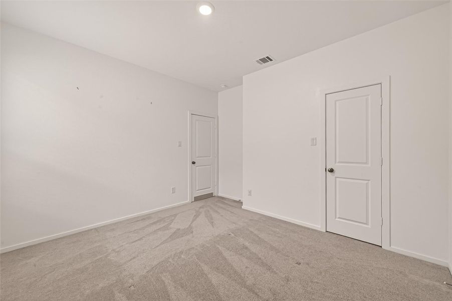 Spacious, unfurnished interior of a new home in Sunterra, Katy (Image 32).