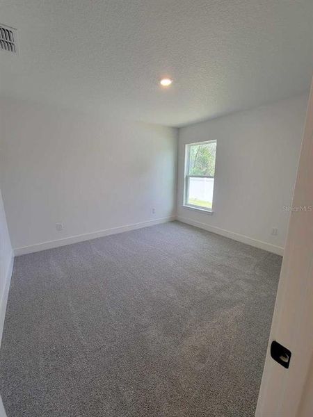 Spacious, unfurnished interior of a new home in , Ocala (Image 25).