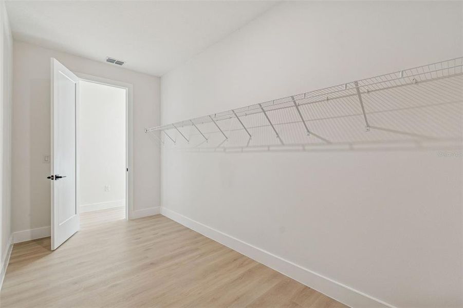 Spacious, unfurnished interior of a new home in , Tampa (Image 48).