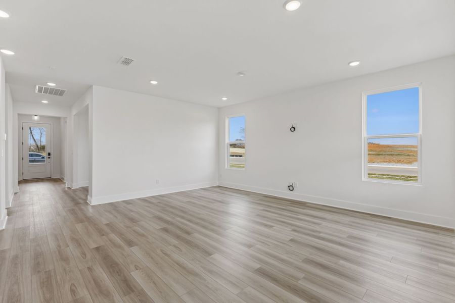 Spacious, unfurnished interior of a new home in Glenview Farms, Murfreesboro (Image 43).