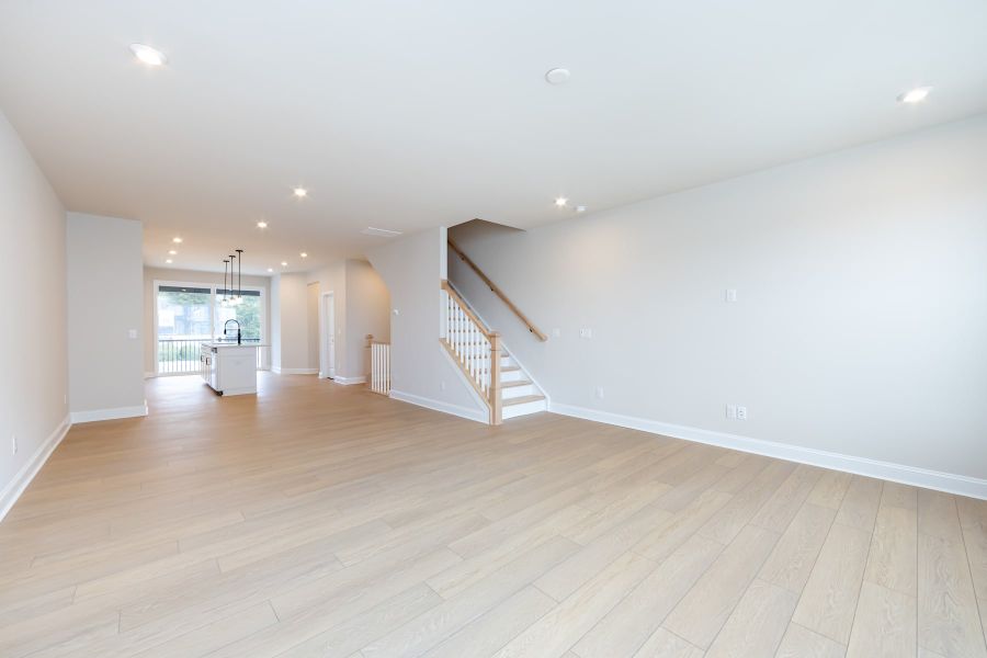 Spacious, unfurnished interior of a new home in Bellflower, Charlotte (Image 28).
