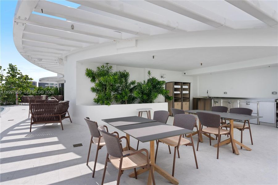 Community amenities in Onda, Bay Harbor Islands (Image 30).