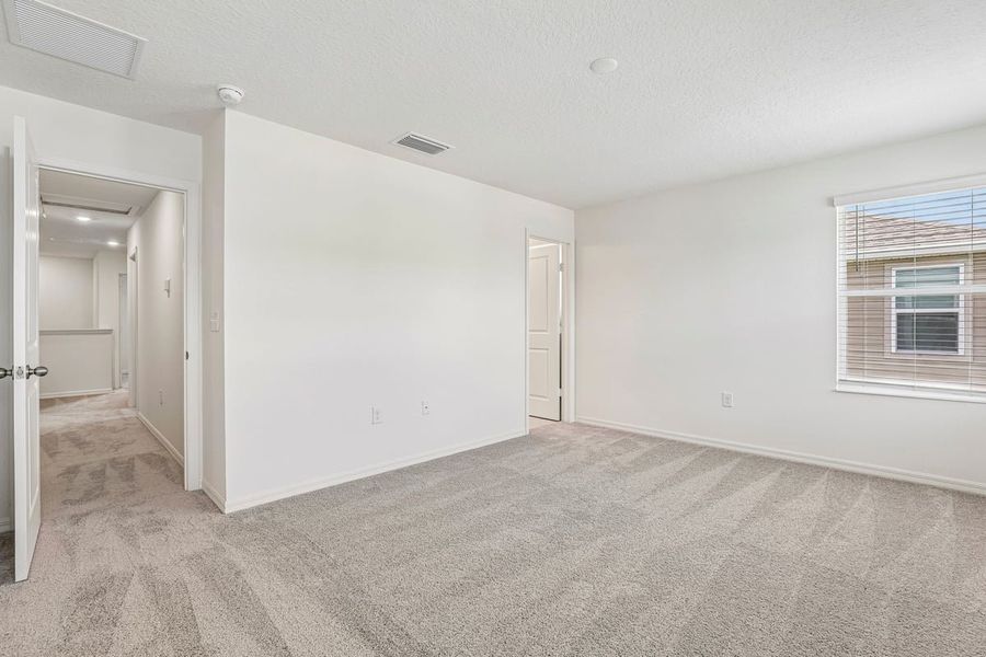 Spacious, unfurnished interior of a new home in Reserve at Forest Lake Townhomes, Lake Wales (Image 15).