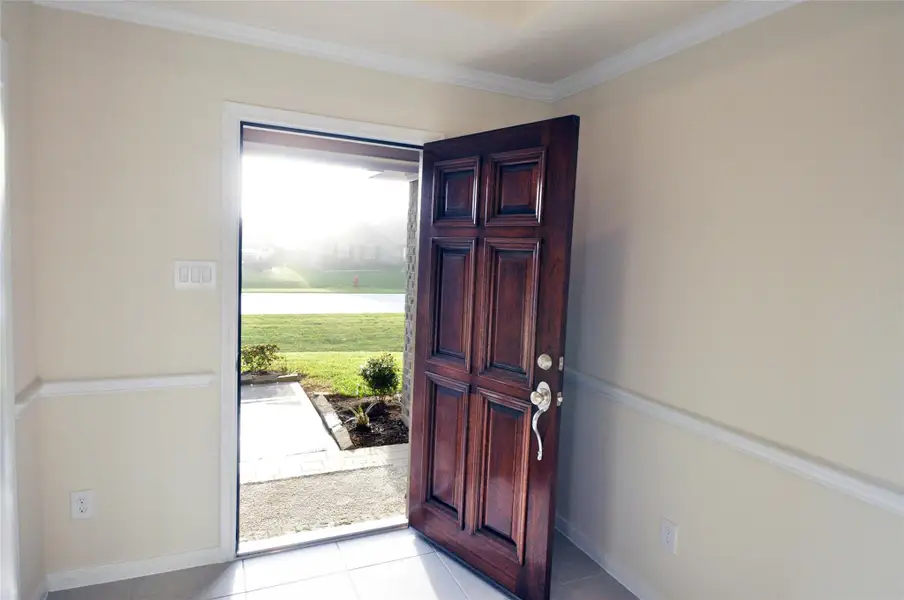 Exterior details and patio area of a home in Pedregal, League City (Image 3).