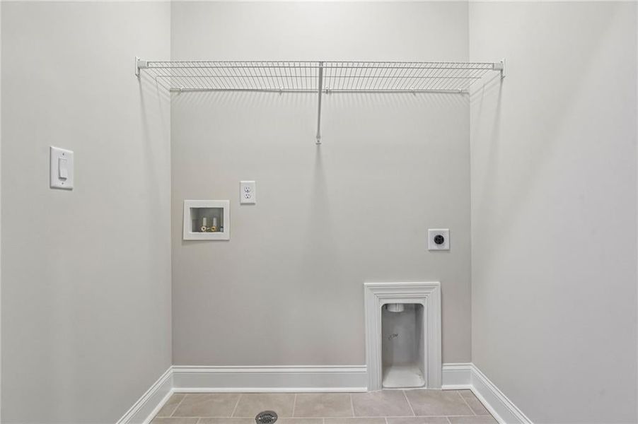 Spacious, unfurnished interior of a new home in Byers Park, Alpharetta (Image 31).