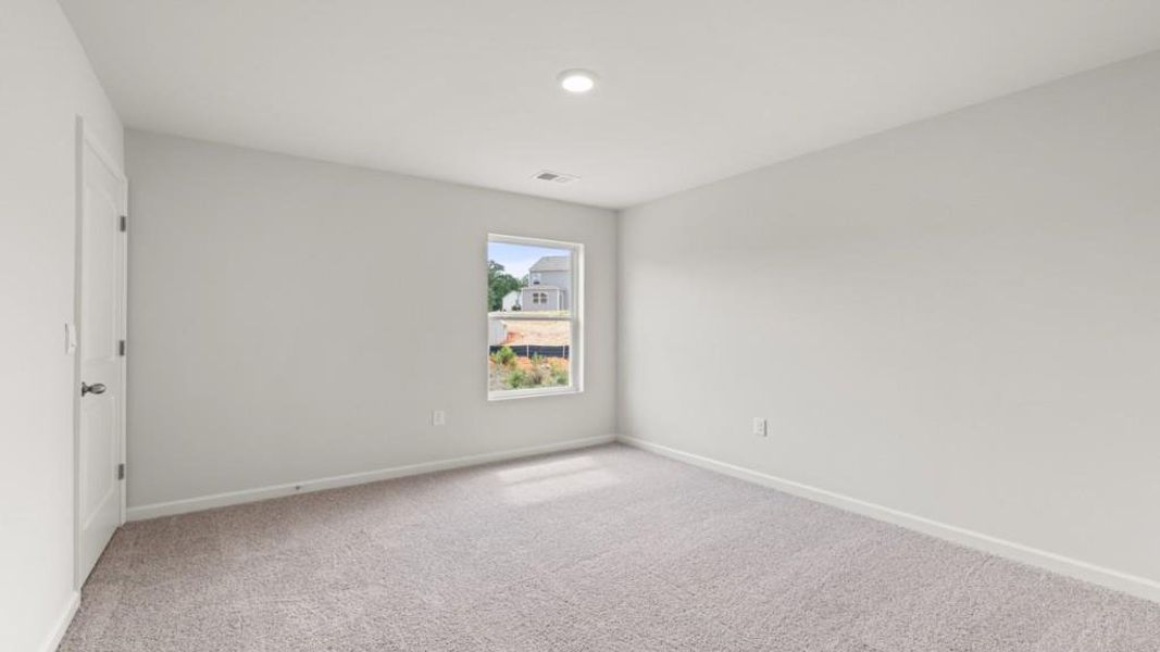 Spacious, unfurnished interior of a new home in Oaks at Cedar Grove, Fairburn (Image 30).