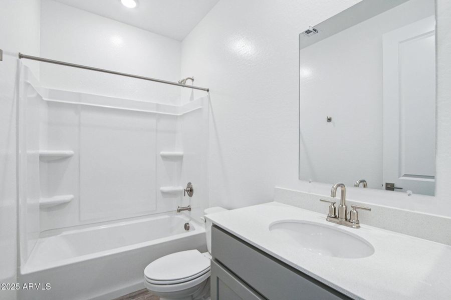 25-web-or-mls-W Tamarisk Ave-S1012-021