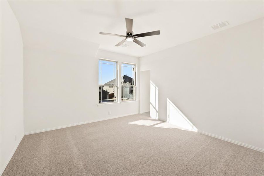 Spacious, unfurnished interior of a new home in Country Lakes, Denton (Image 38).