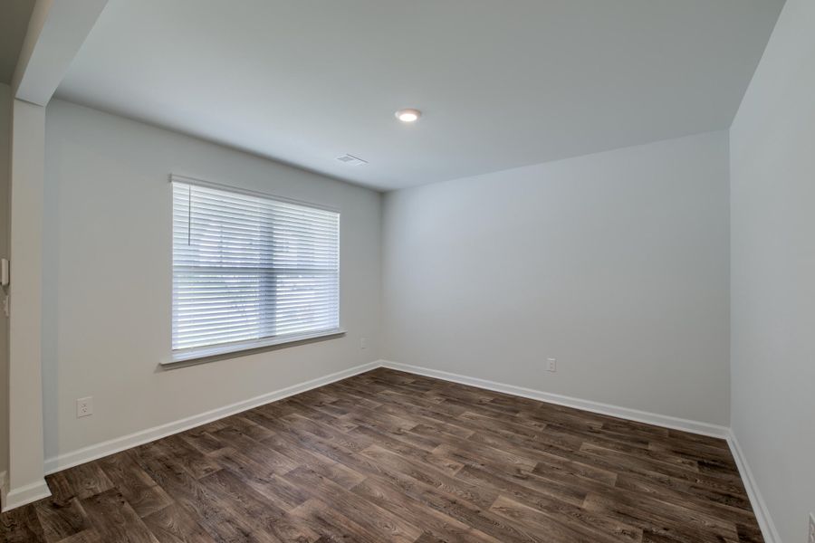 Spacious, unfurnished interior of a new home in Stone Ridge, Moncks Corner (Image 19).