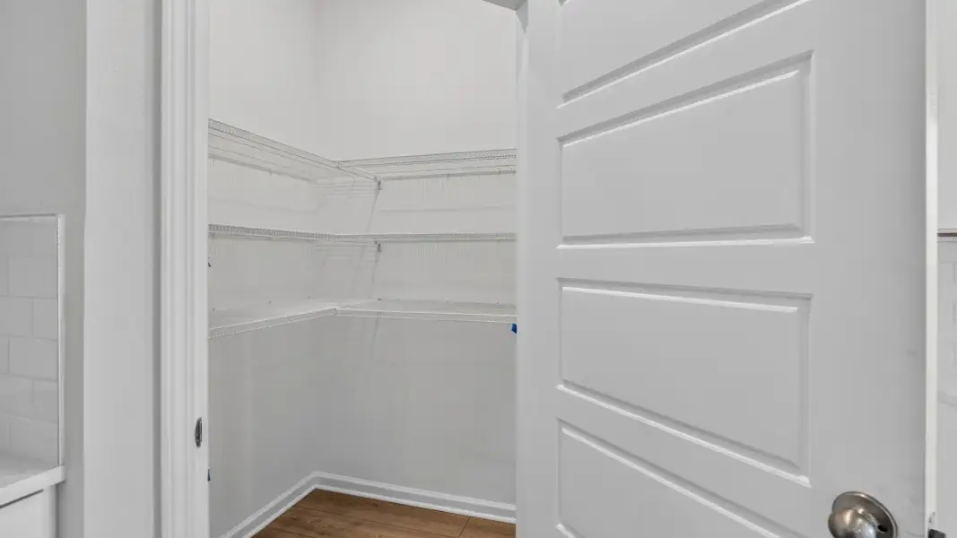 Spacious, unfurnished interior of a new home in Bridle Creek, Jacksonville (Image 18).