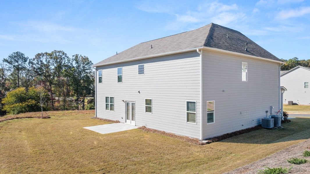Representative exterior details of a home built from the MANSFIELD by D.R. Horton in Thompson Ridge, Dallas (Image 21).