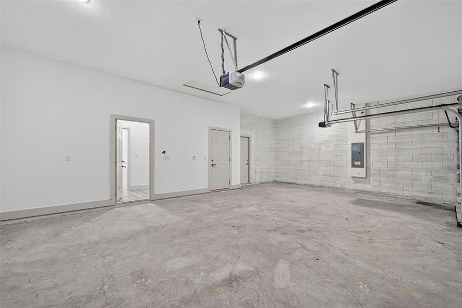 Spacious, unfurnished interior of a new home in , North Port (Image 23).