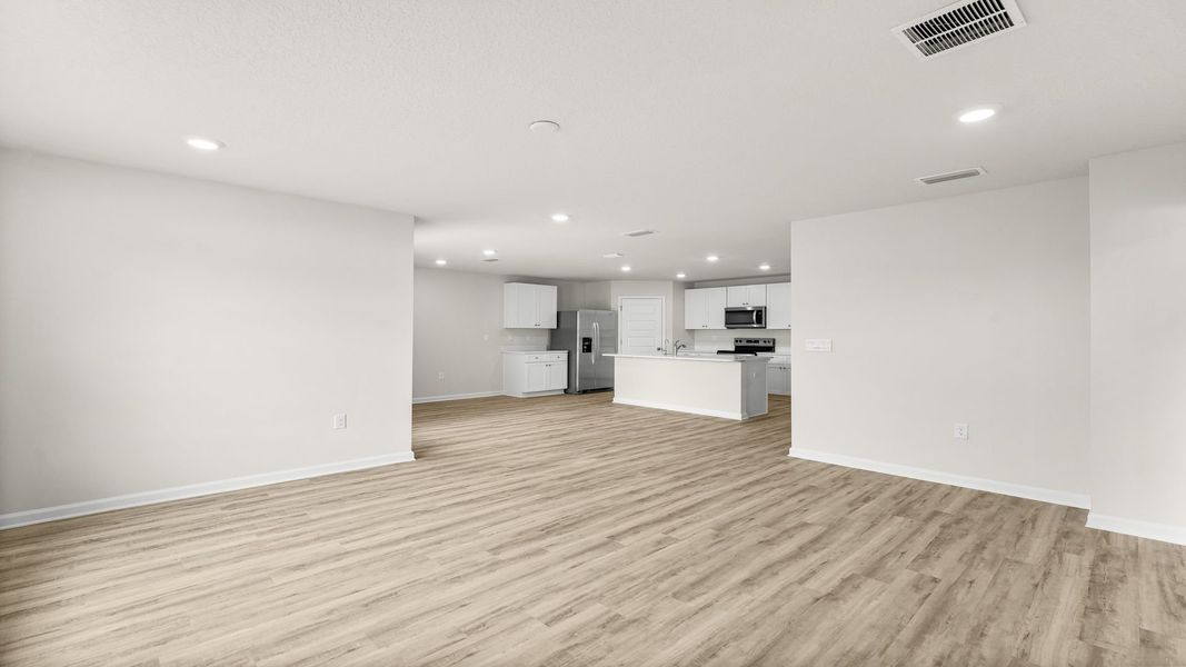 Spacious, unfurnished interior of a new home in Park Place, Panama City (Image 30).