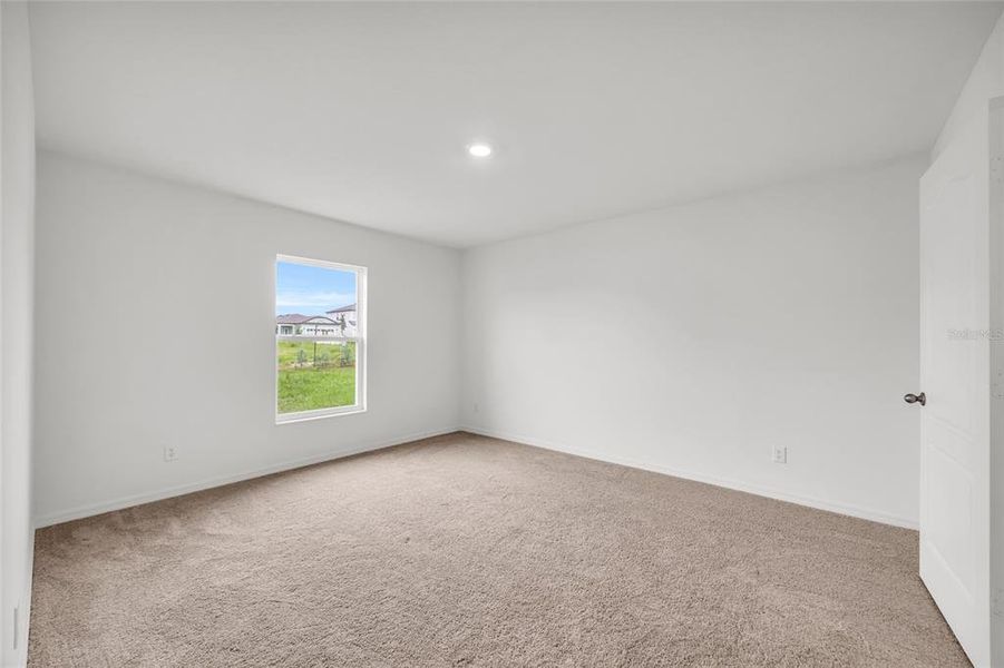 Spacious, unfurnished interior of a new home in Gum Lake Preserve, Lake Alfred (Image 16).