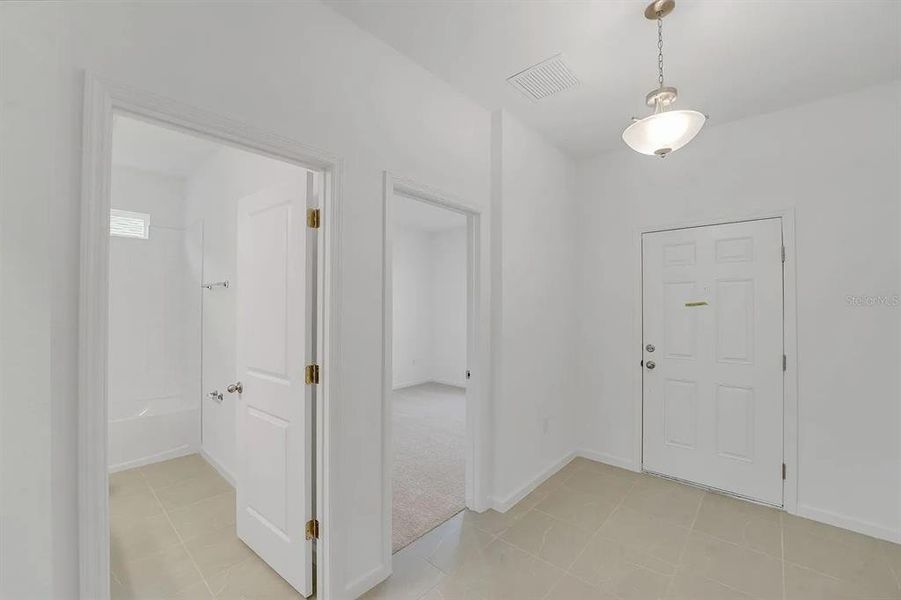 Spacious, unfurnished interior of a new home in Cypress Park Estates, Haines City (Image 28).