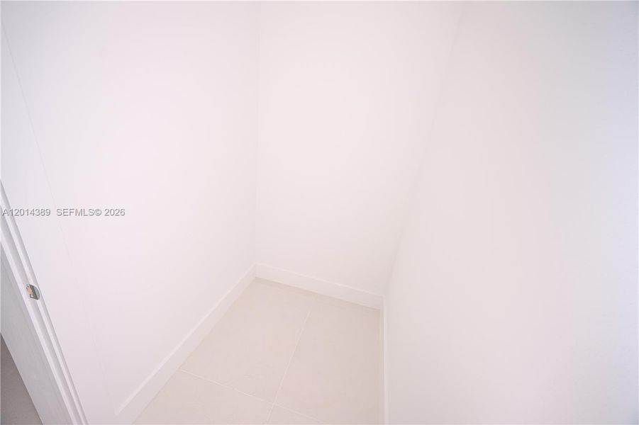Spacious, unfurnished interior of a new home in , Doral (Image 56).