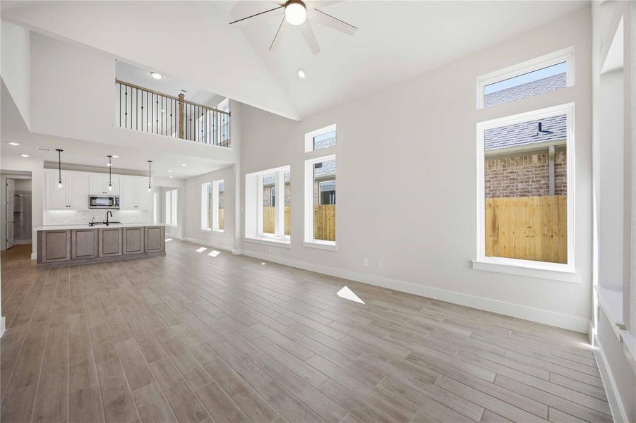 Spacious, unfurnished interior of a new home in Sienna, Missouri City (Image 10).