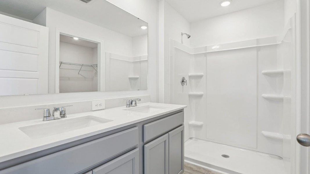 Furnished interior view inside a new home in Hamilton Bluff, Lake Hamilton (Image 11).