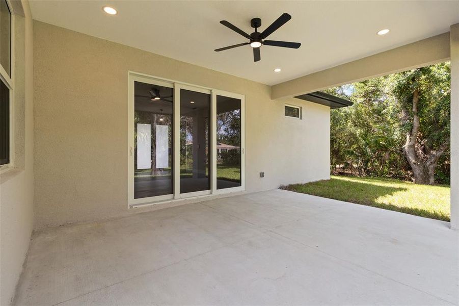 Exterior details and patio area of a home in , Port Charlotte (Image 29).