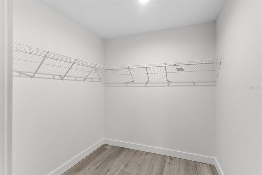 Spacious, unfurnished interior of a new home in , Lakeland (Image 34).