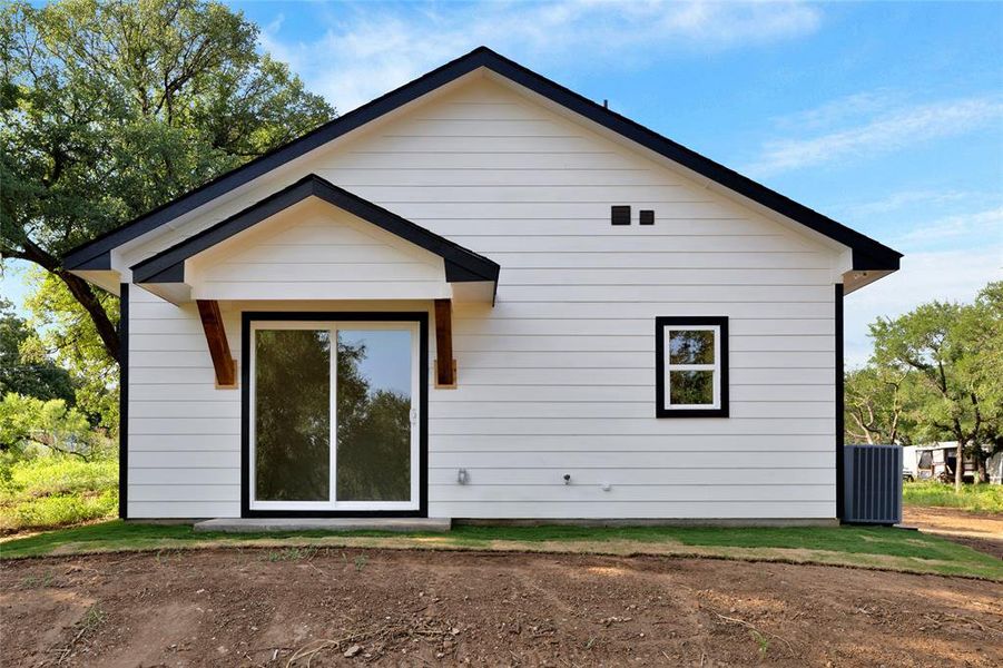 Exterior details and patio area of a home in , Mineral Wells (Image 28).