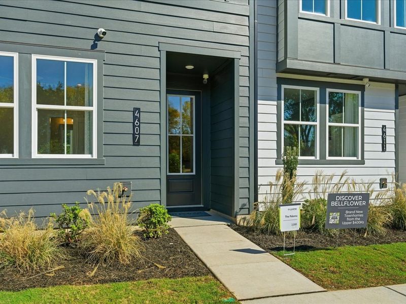 Exterior details and patio area of a home in Bellflower, Charlotte (Image 4).