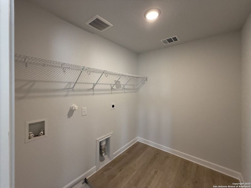 Spacious, unfurnished interior of a new home in Enclave at Hennersby Hollow 50's, San Antonio (Image 27). Spacious, unfurnished interior of a new home in Enclave at Hennersby Hollow 50's, San Antonio (Image 27).