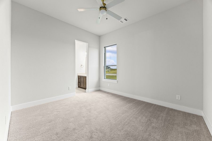 Spacious, unfurnished interior of a new home in Tuscan Estates, Waxahachie (Image 29).