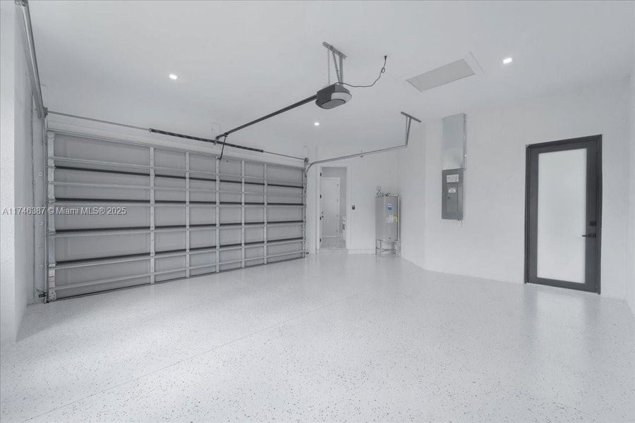 Spacious, unfurnished interior of a new home in , Lehigh Acres (Image 17).